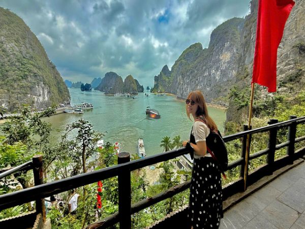 Sung Sot Cave Halong Bay